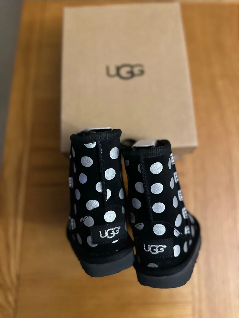 NIB UGG T CLASSIC METALLIC DOTS NIB Toddler Size 6